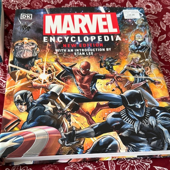 Marvel Encyclopedia with Red and Blue Cover - Picture 1 of 3